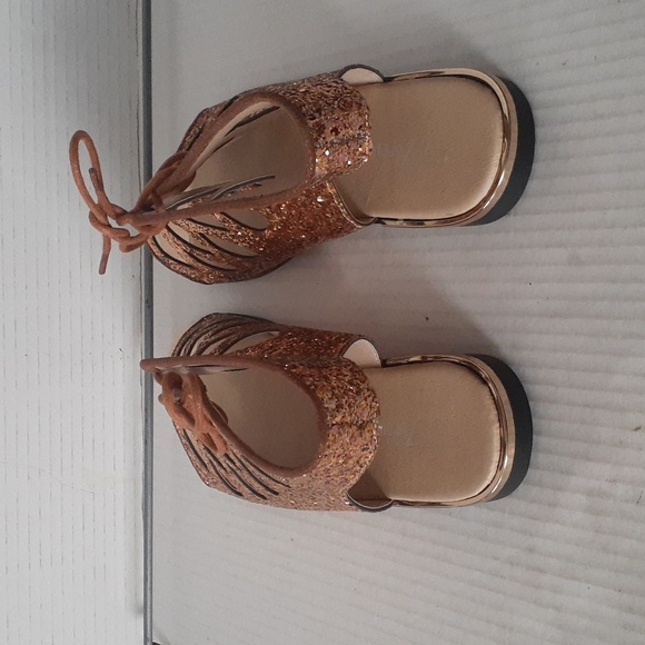 Forever women's gold lace up sandals - Picture 4 of 10